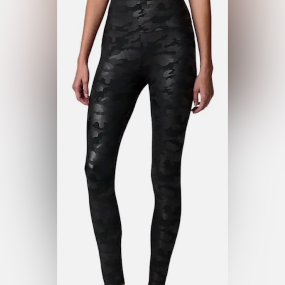 NWT Simply Vera Wang High Rise Faux Leather Shaping Leggings Size is SMALL